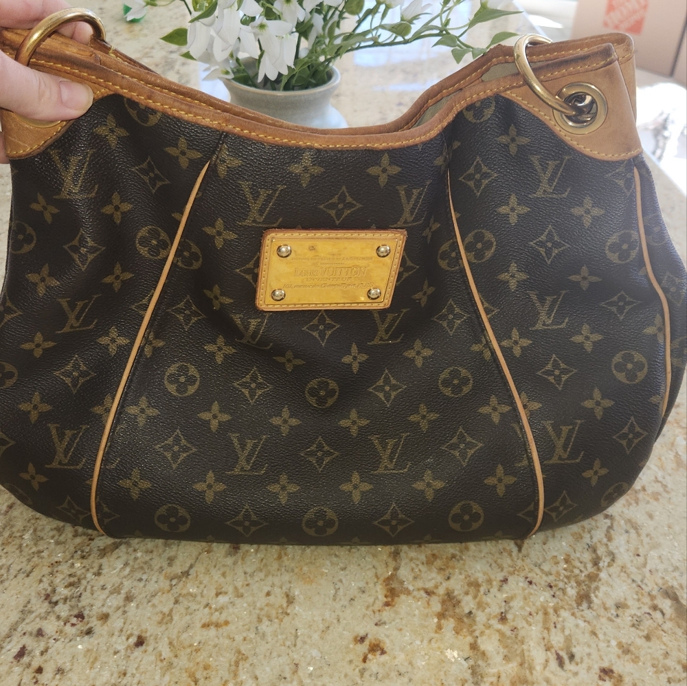 Louis Vuitton Galliera PM